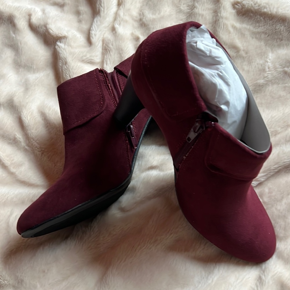 Karen Scott Wine 8.5 W Suede Bootie 3.5 in heel New Never Worn